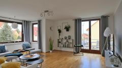 Brühlervorstadt, neu renovierte und neu möblierte Wohnung mit Parkett und Balkon, WLAN