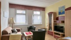 Kanena-Bruckdorf, preiswerte möblierte Wohnung mit Terrasse, ruhige Seitenstraße, WLAN inkl.