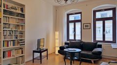 Leipziger Vorstadt, möblierte 2-ZKB mit Parkett und ruhigem Sonnenbalkon, denkmalgeschütztes Haus