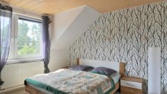 Biederitz, große möblierte Wohnung mit Balkon in ruhiger Nebenstraße, WLAN inklusíve