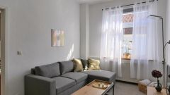 Arnstadt, neu renovierte möblierte Wohnung, Garten am Haus, WLAN und PKW-Stellplatz inkl.