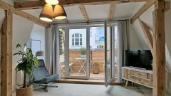 West, luxuriöse, neu möblierte 3-Zi-Wohnung mit Balkon und WLAN in ruhiger Wohnlage