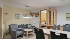 Radebeul, preiswerte möblierte 2,5-Zi-Wohnung mit sep. Eingang, PKW-Stellplatz, Service mgl.