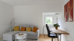 Langebrück, Erstbezug in neu renovierte und neu möblierte Wohnung mit Dachbalkon