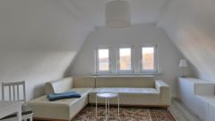 Hochheim, kleine möblierte Dachgeschosswohnung mit schönem Ausblick über Erfurt