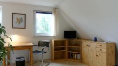 Klotzsche, kleines möbliertes Apartment auf der ruhigen Gartenseite, an Wochenendheimfahrer