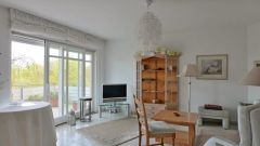 Bad Wilhelmshöhe, helle möblierte 2-Zimmer-Wohnung mit Balkon und großer Einzelgarage