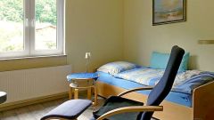 Meiningen, möbliertes Mini-Apartment mit eigenem Bad, TV, PKW-Stellplatz, an Wochenendheimfahrer