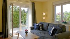 Weixdorf, neu möblierte 2-Zimmer-Wohnung im nordischen Stil mit Wohnküche und Terrasse, Garten