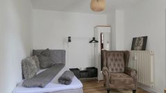 West, neu möbliertes City-Apartment in absolut ruhigem Hinterhaus, nur ca. 400 Meter zum JenTower
